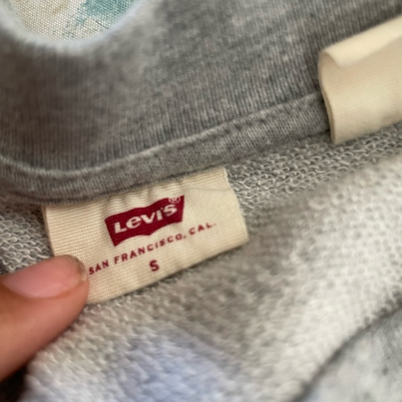 Levi’s Crewneck - Picture 2 of 3